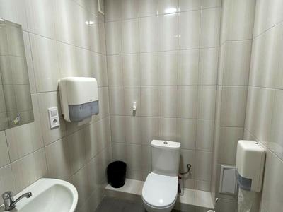 комерційна за адресою Угорська вул., 12
