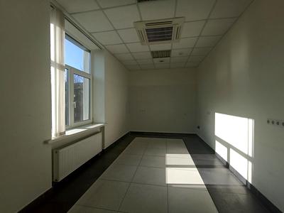 комерційна за адресою Миколи Міхновського бульв. (Дружби Народів), 19