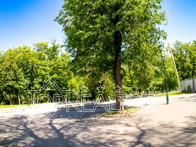 комерційна за адресою Москалівська вул. (Жовтневої Революції), 106