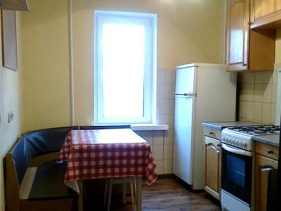 квартира за адресою Автозаводська вул., 93