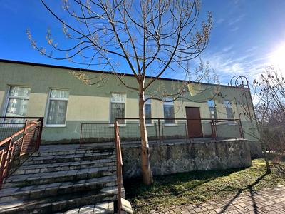 комерційна за адресою Малоголосківська вул., 8д