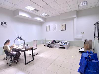 комерційна за адресою Володимира Івасюка просп. (Героїв Сталінграду), 8