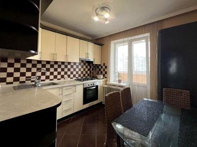 квартира за адресою Анни Ахматової вул., 11