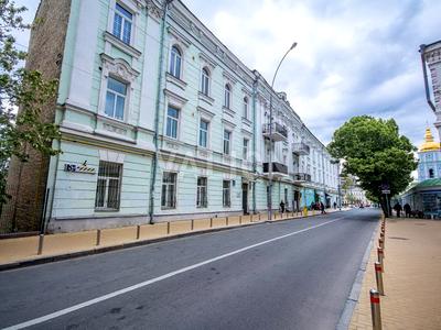 коммерческая по адресу Трёхсвятительская ул., 11
