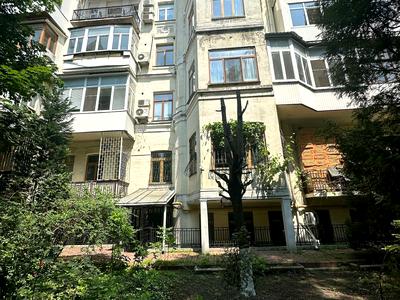комерційна за адресою Ярославів Вал вул., 17-Б