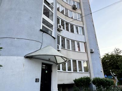 квартира за адресою Посмітного, 22
