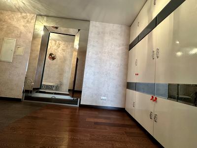 квартира за адресою Дніпровська набережна вул., 1