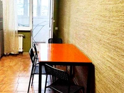 квартира за адресою Дніпровська набережна вул., 25