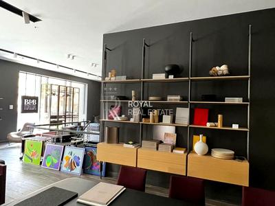 комерційна за адресою Володимирська вул., 38