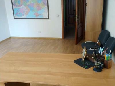комерційна за адресою Раїси Окіпної вул., 4