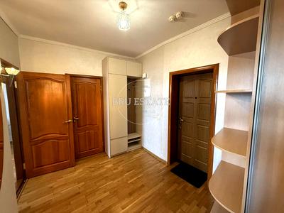 квартира за адресою Дніпровська набережна вул., 23