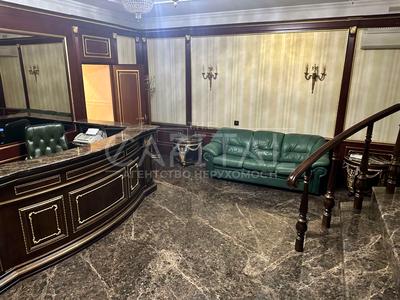 комерційна за адресою Костельна вул., 6