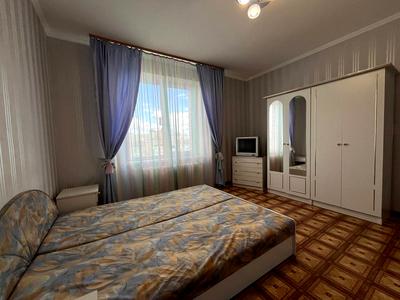 квартира за адресою Анни Ахматової вул., 18