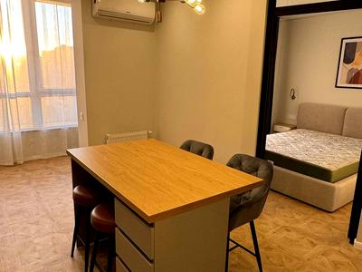 квартира за адресою Домбровського вул., 75