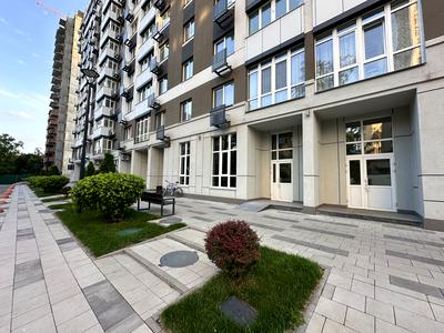 коммерческая по адресу Львівська, 15