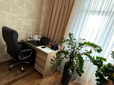 квартира за адресою Анни Ахматової вул., 32/18