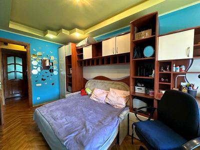 квартира за адресою Братів Дужих вул. (Володимира Комарова), 22а