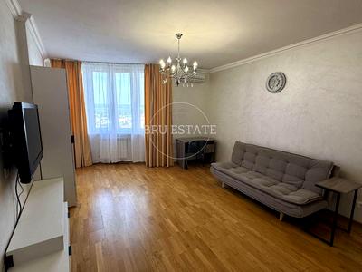 квартира за адресою Дніпровська набережна вул., 23