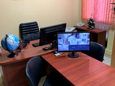 комерційна за адресою Михайлівська пл., 1