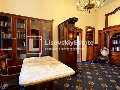 комерційна за адресою Володимирська вул., 18/2