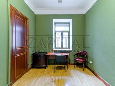 комерційна за адресою Липська вул., 10