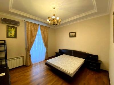 квартира за адресою Хрещатик вул. (Kreschatic), 15