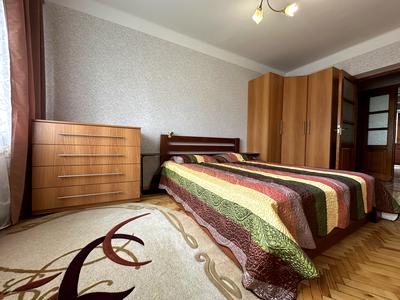 квартира за адресою Кирило-Мефодіївська вул., 15
