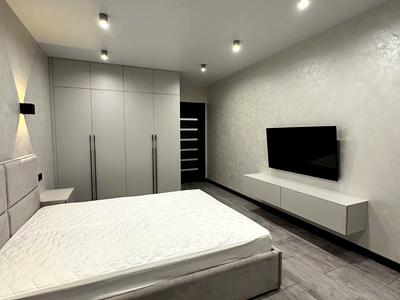 квартира за адресою Космічна вул., 5