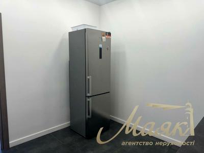 комерційна за адресою Джона Маккейна вул. (Івана Кудрі), 1