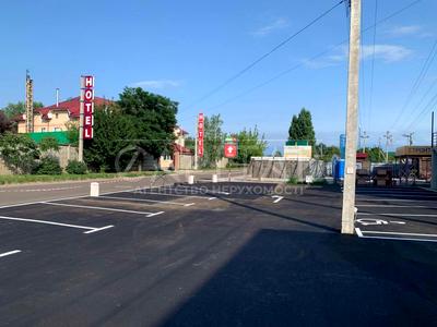 комерційна за адресою Центральна вул., 100
