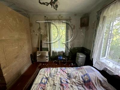 дом по адресу с. Летки, Каштанова вулиця, 1