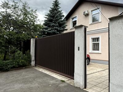 будинок за адресою Степана Чобану вул. (Василя Алексухіна), 11