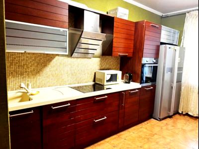 квартира за адресою Дніпровська набережна вул., 25