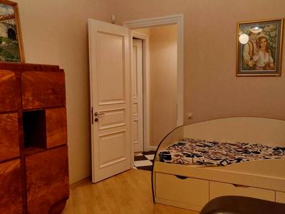 квартира за адресою Коновальця Є., 75