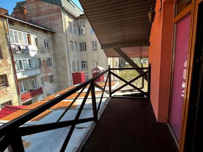 комерційна за адресою Чорновола вул., 20а