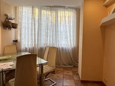 квартира за адресою Посмітного, 22