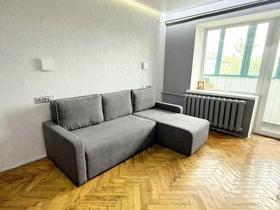 квартира по адресу Строителей ул., 12