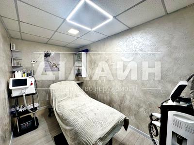 коммерческая по адресу Лобановського, 28