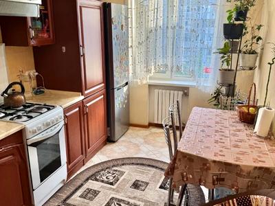 квартира за адресою Космодромна вул., 3