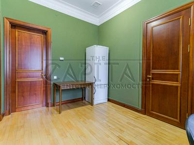 комерційна за адресою Липська вул., 10