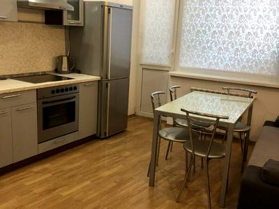 квартира за адресою Дніпровська набережна вул., 19