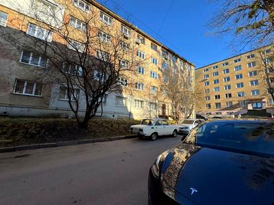 комерційна за адресою Тютюнників вул. (), 53