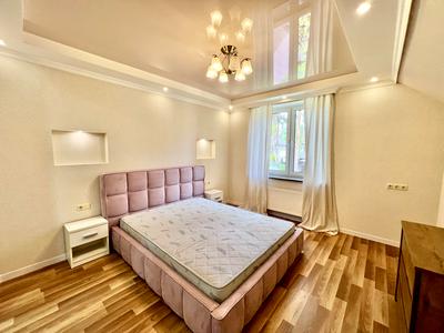 будинок за адресою Патріотів