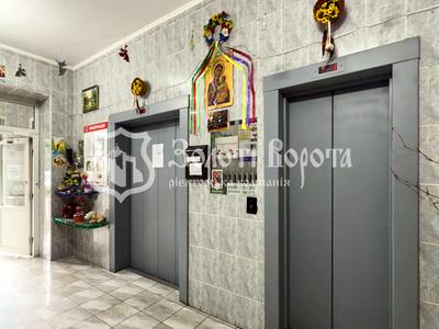 комерційна за адресою Драгоманова вул., 1-А