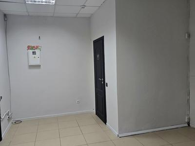 комерційна за адресою Володимира Івасюка просп. (Героїв Сталінграду), 8
