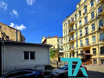 комерційна за адресою Саксаганського вул., 38