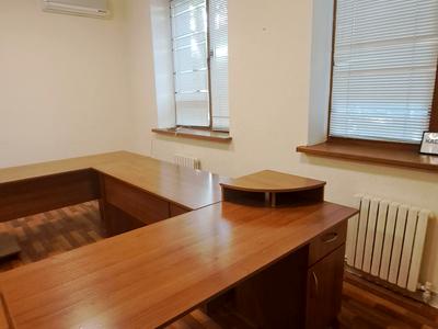 комерційна за адресою Незалежності вул., 18а