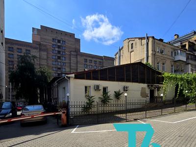 комерційна за адресою Саксаганського вул., 38