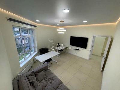 комерційна за адресою Кловський узвіз, 7a