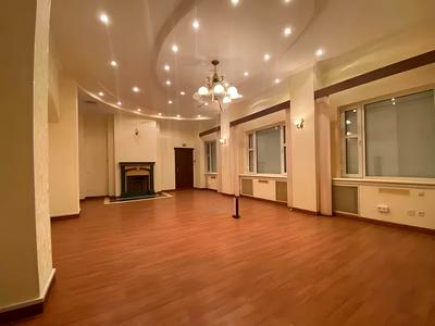комерційна за адресою Саксаганського вул., 67-Б